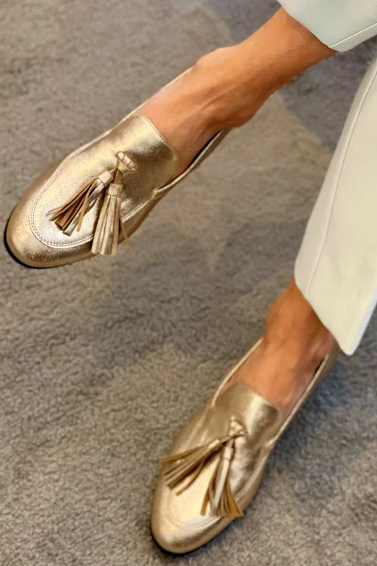 BEATRICE | LOAFERS IN GOLD WITH METALLIC STUDS AND TASSEL