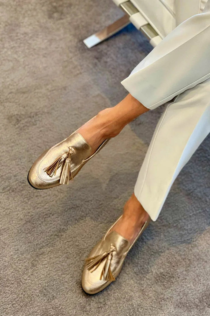 BEATRICE | LOAFERS IN GOLD WITH METALLIC STUDS AND TASSEL