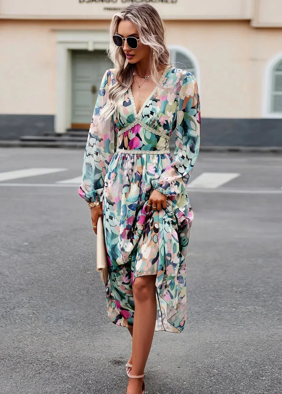 Lara - Elegant Floral Dress for a Flattering Fit