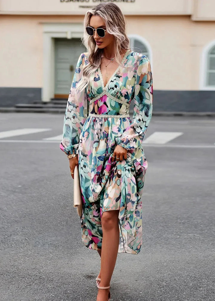 Lara - Elegant Floral Dress for a Flattering Fit