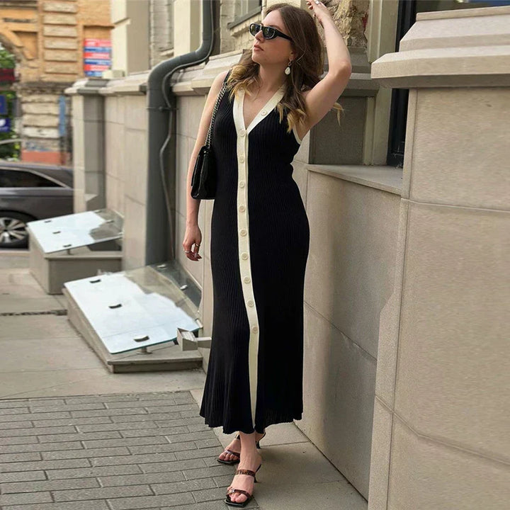 Lila | Stylish Sleeveless V-Neck Dress