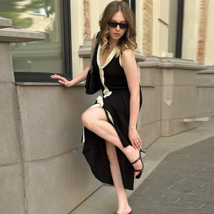 Lila | Stylish Sleeveless V-Neck Dress