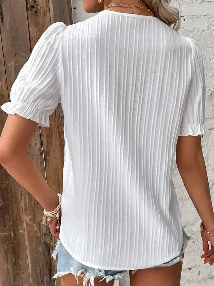 Bea | Charming blouse with elegant details