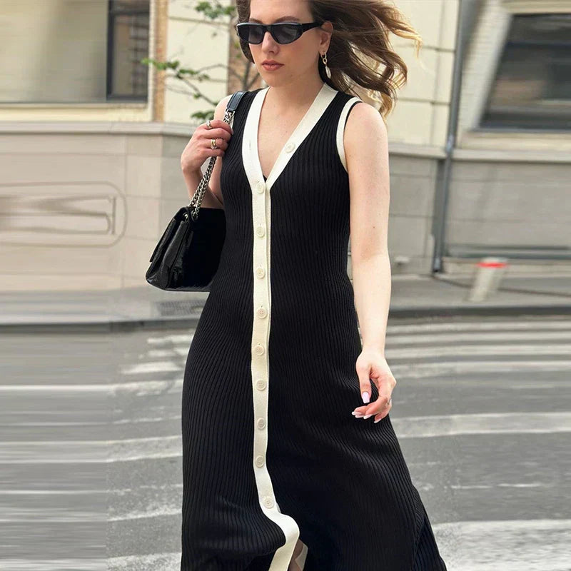 Lila | Stylish Sleeveless V-Neck Dress