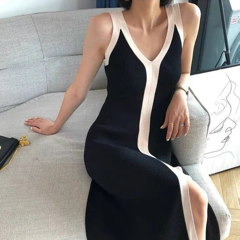 Lila | Stylish Sleeveless V-Neck Dress